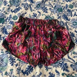 LULULEMON SHORTS SIZE 4 "4 HIGHRISE